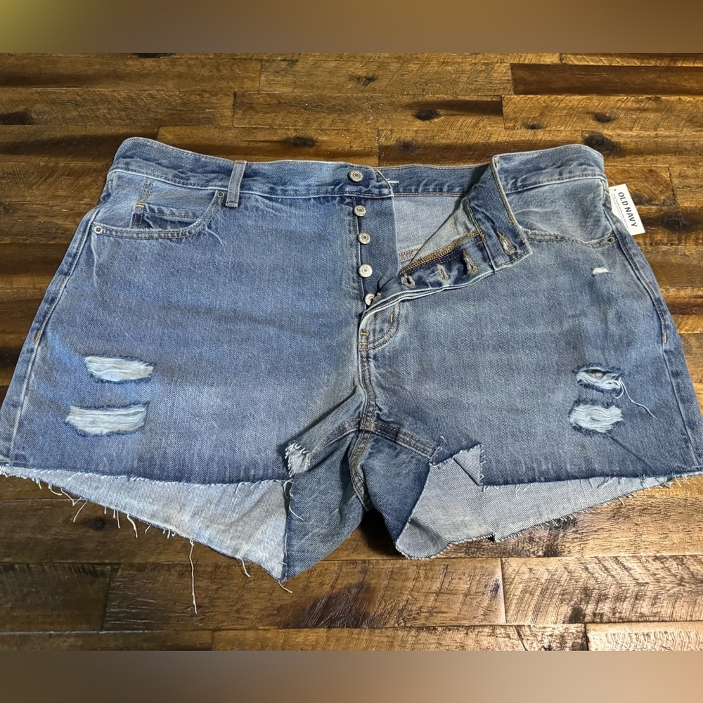 NWT Old Navy high-rise Slouchy Straight Jean Shorts
Size 20 - Picture 5 of 6